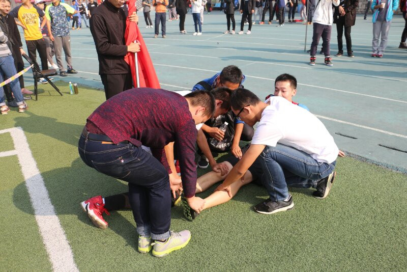 sc_081206_030148.jpg 7救助伤员_副本.jpg