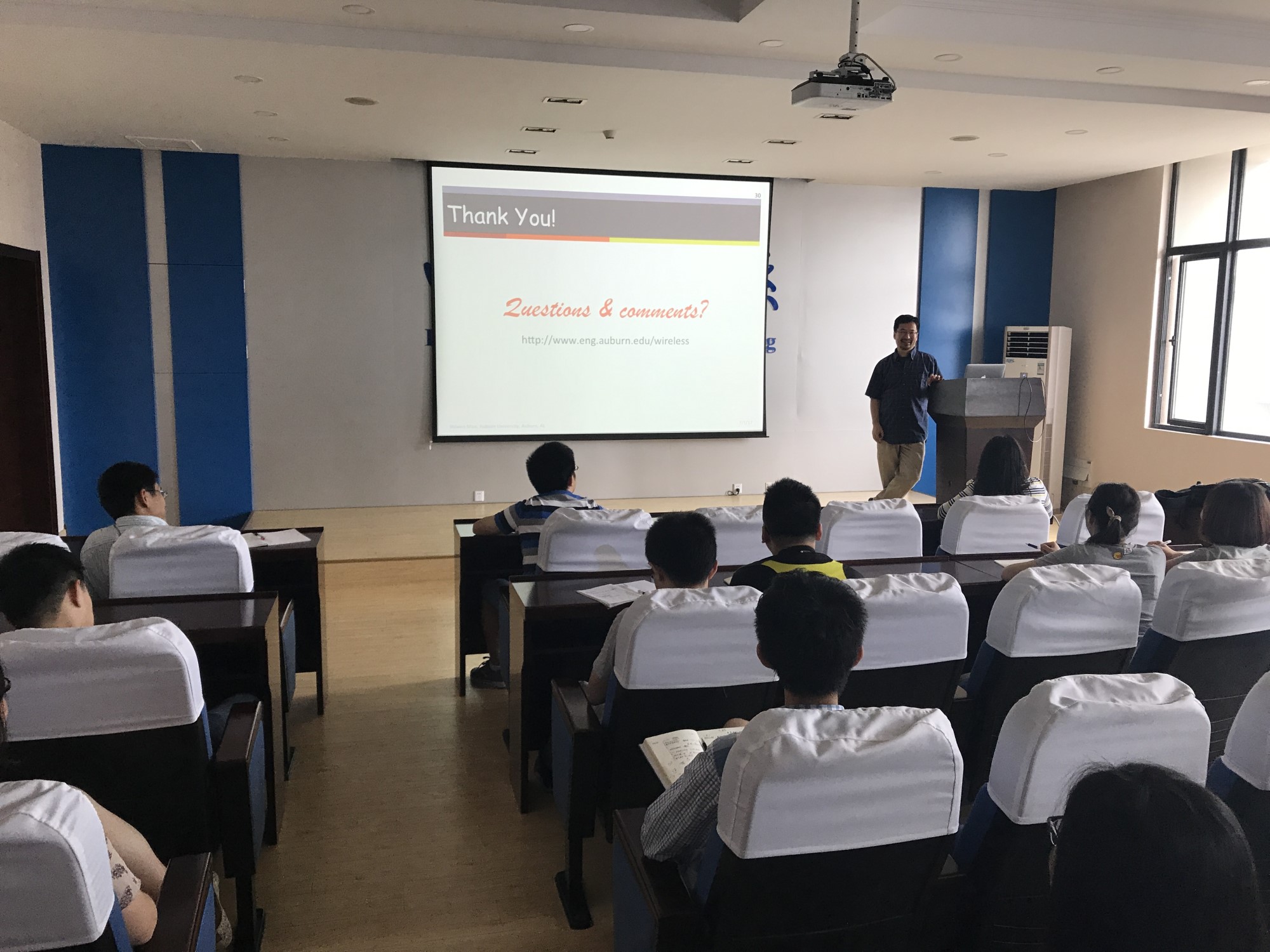 sc_051821_073262.jpg 2. Mao教授报告后与师生交流 近_副本.jpg